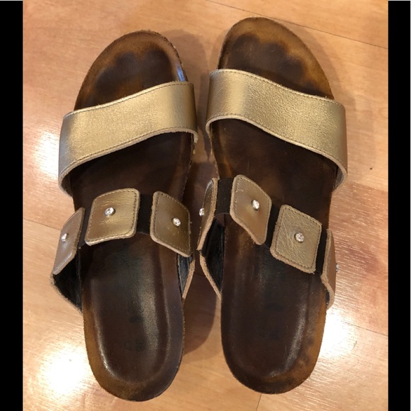 Naot 38 gold sandals - Picture 1 of 7